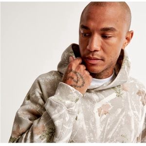 NWT! Abercrombie Viral Camo Hoodie Size M